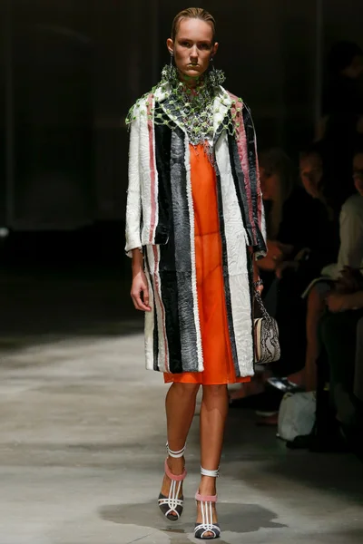 Look 38